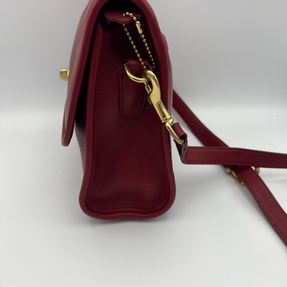 Elegant Vintage Red Leather Coach Court Shoulder Bag - Picture 10 of 15